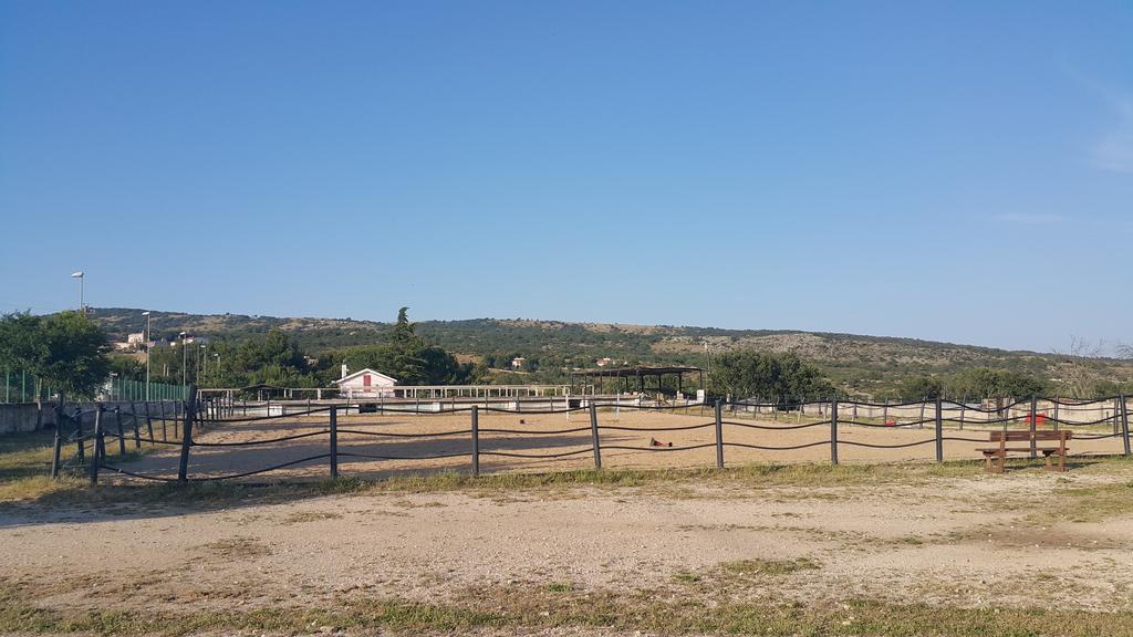 Hotel Menta E Rosmarino Monte SantʼAngelo Eksteriør bilde